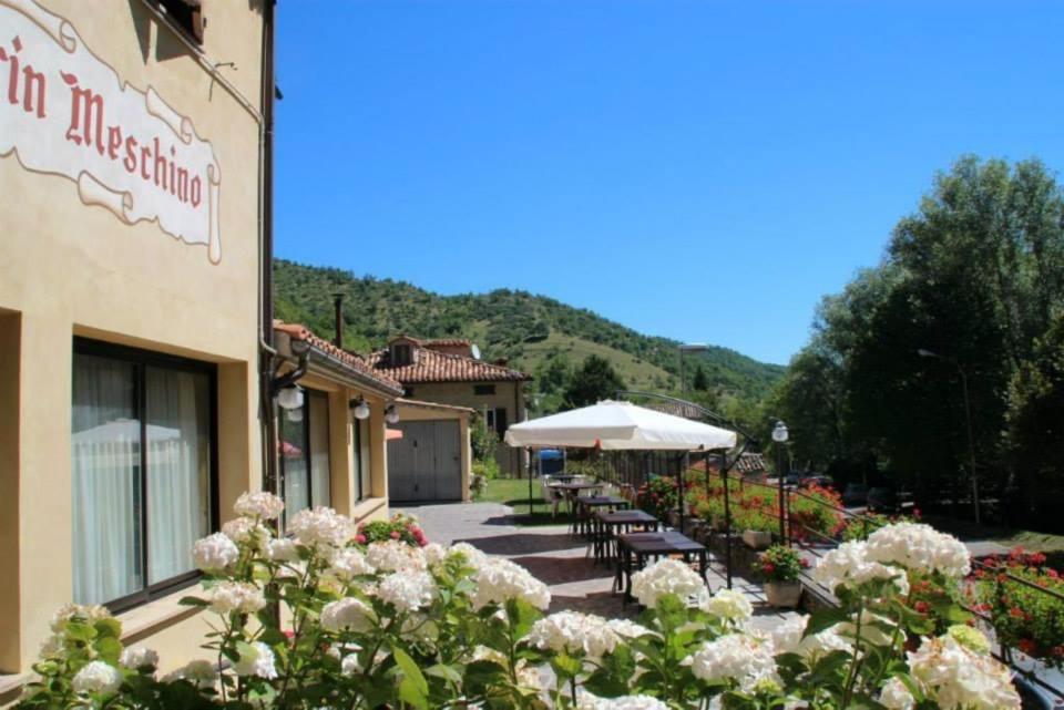 Guerrin Meschino Hotel Montemonaco Exterior photo